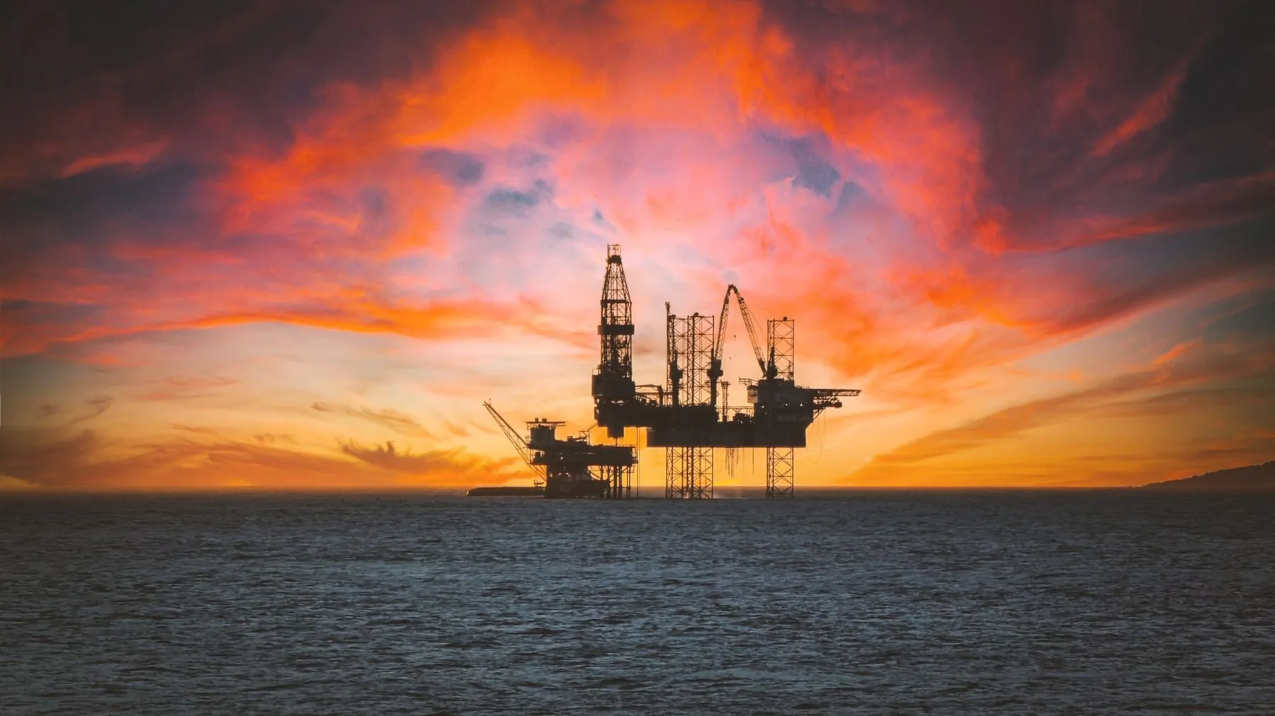 Offshore oil platform at sunset representing Meta Consulting's marine and offshore focus